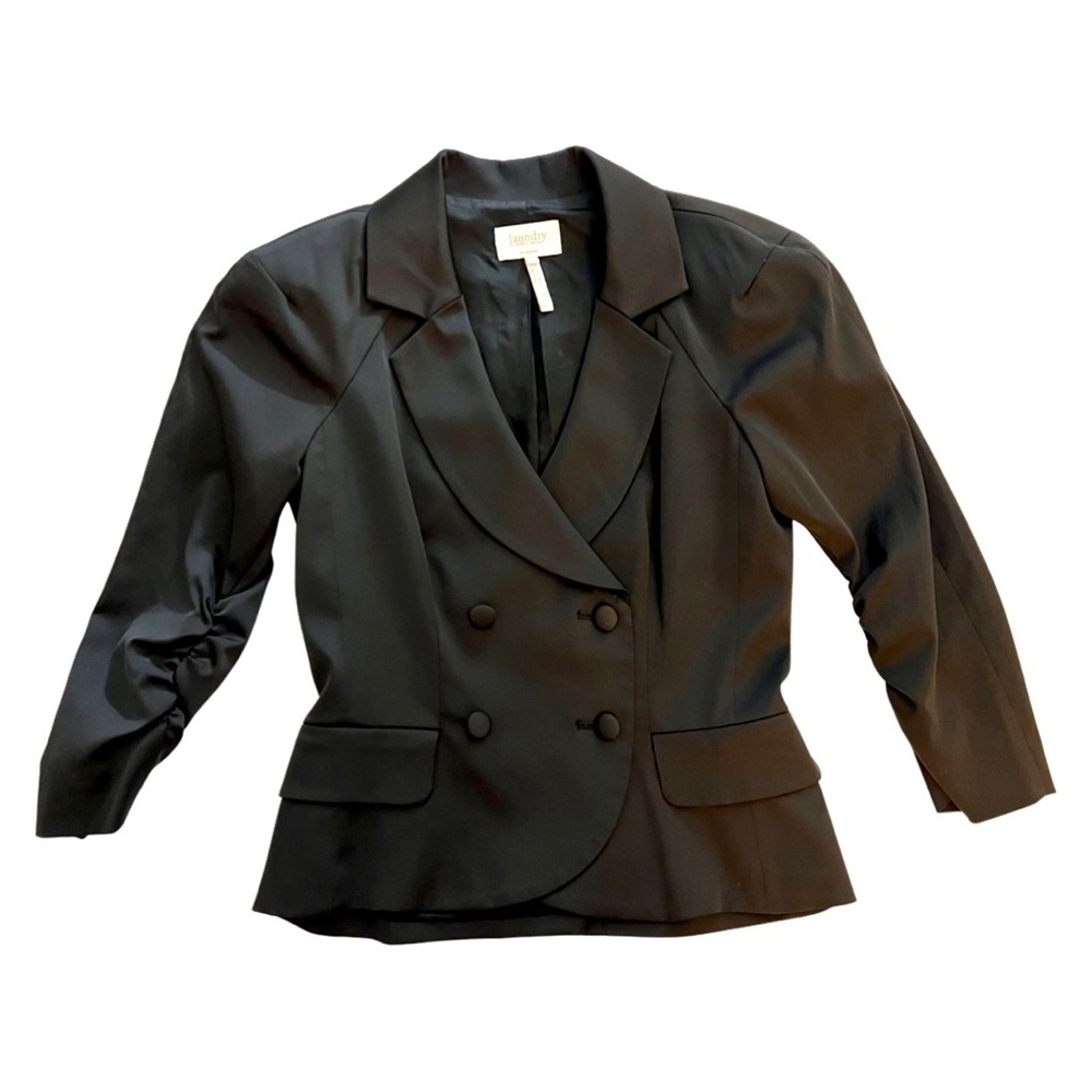 Laundry fitted jacket.